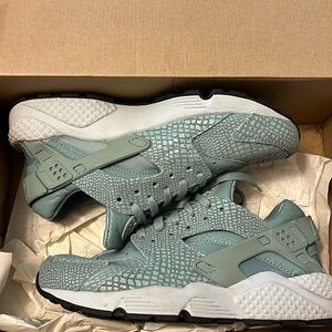 W Huarache ‘Cannon Crocodile’ sz 7.5
